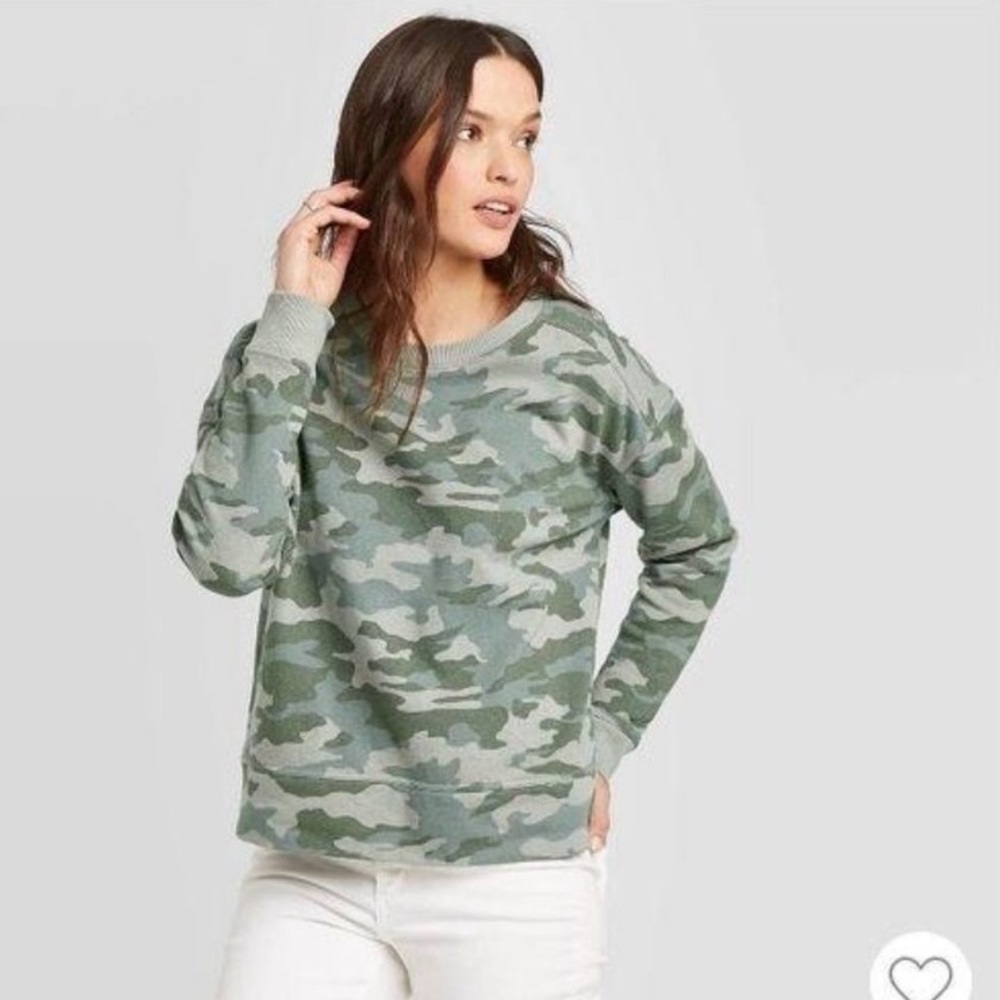 Universal Thread green camouflage sweat shirt, XS